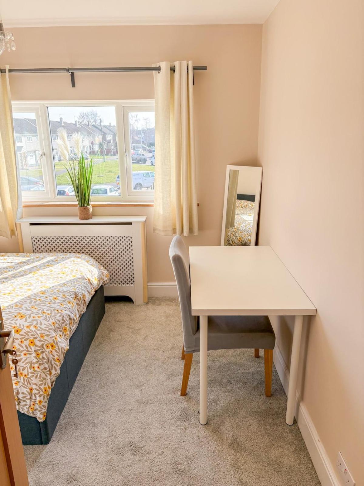 Home In Upminster Luaran gambar